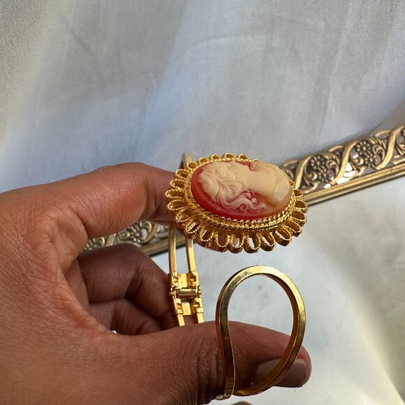 Vintage Cameo Clamper Bracelet Elegant Light - Picture 10 of 11